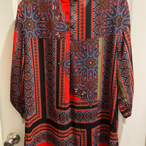 Beautiful blouse - Picture 2 of 2